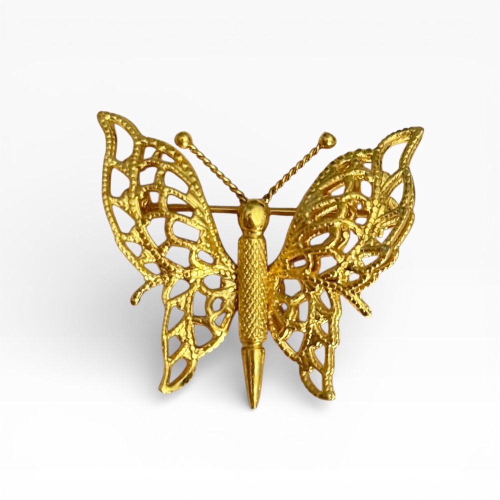 Monet‎ Signed Gold Tone Butterfly Brooch Filigree Vintage